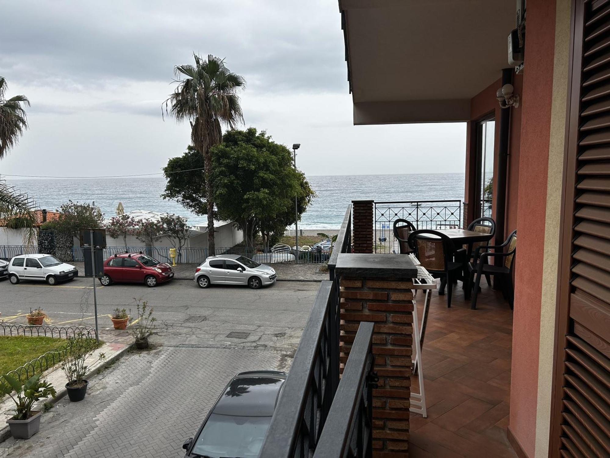 Taormina Beach Front - Mazzeo Kültér fotó