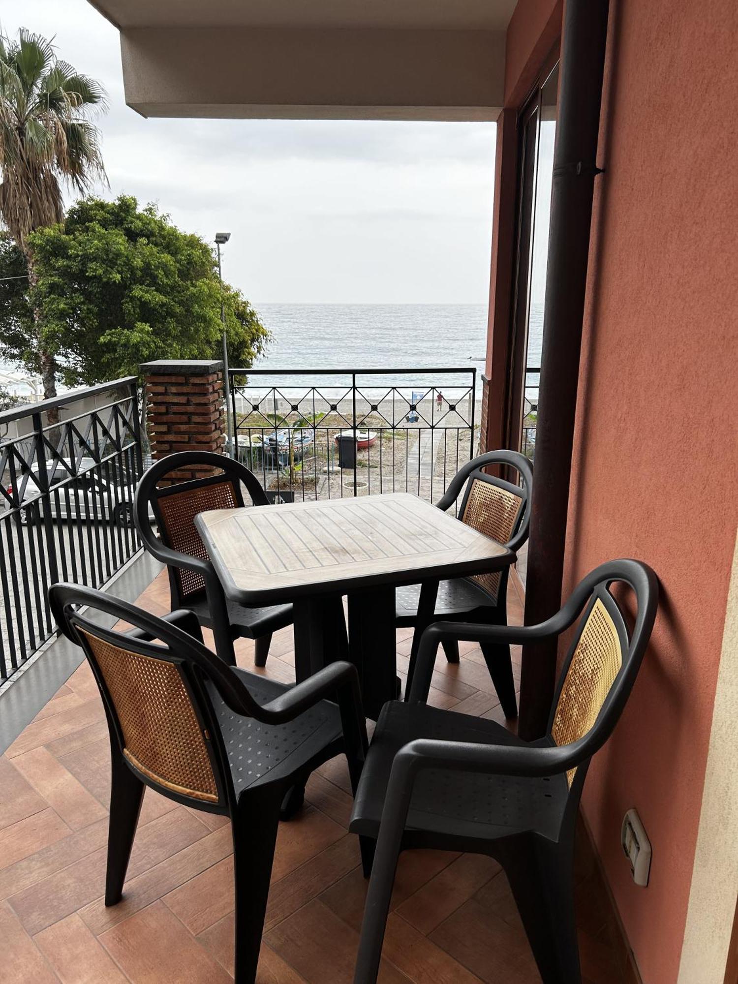 Taormina Beach Front - Mazzeo Kültér fotó